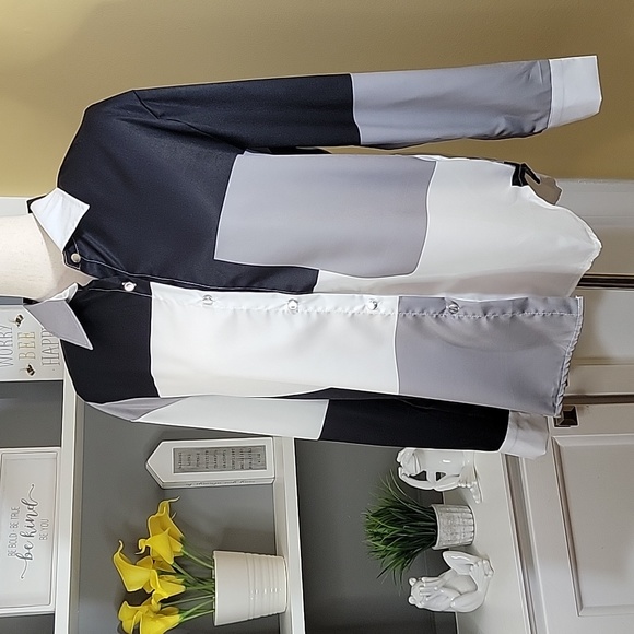Black and White Color Block Blouse - Picture 7 of 7